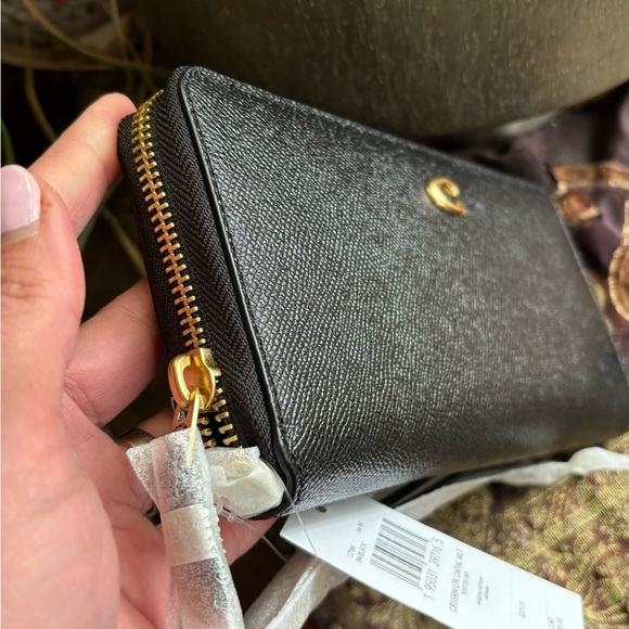 Authentic COACH 1941 Crossgrain leather zip around large wristlet - Picture 4 of 15